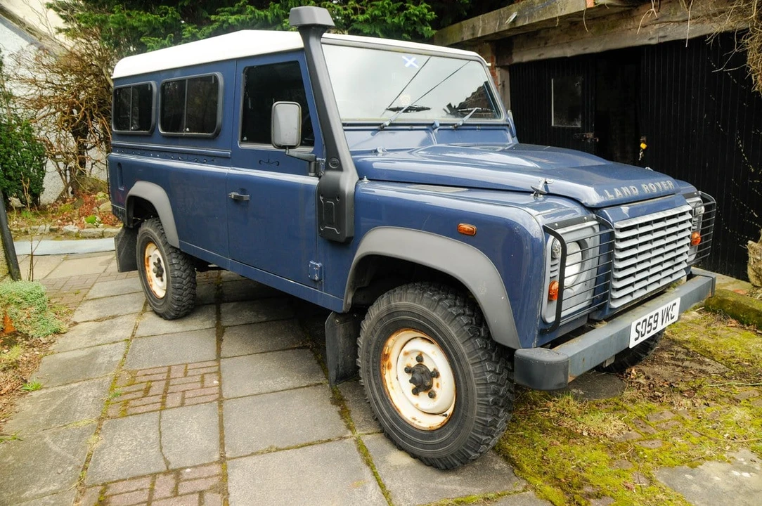 2010 Land Rover Defender 110 - Image 6 of 30