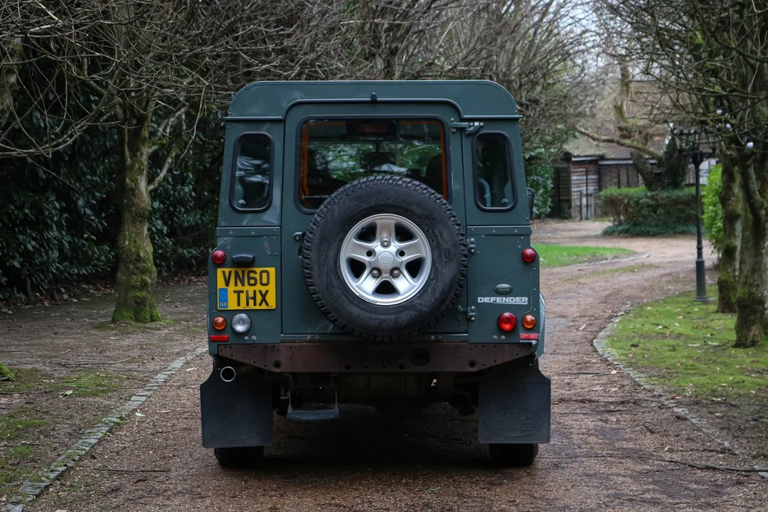 2010 Land Rover Defender 110 - Image 6 of 30