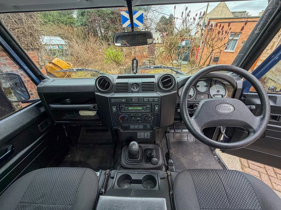 2010 Land Rover Defender 110 - Image 4 of 30