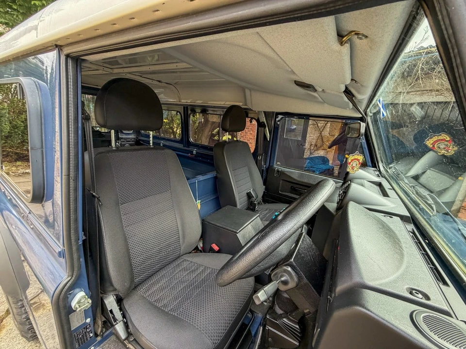 2010 Land Rover Defender 110 - Image 24 of 30