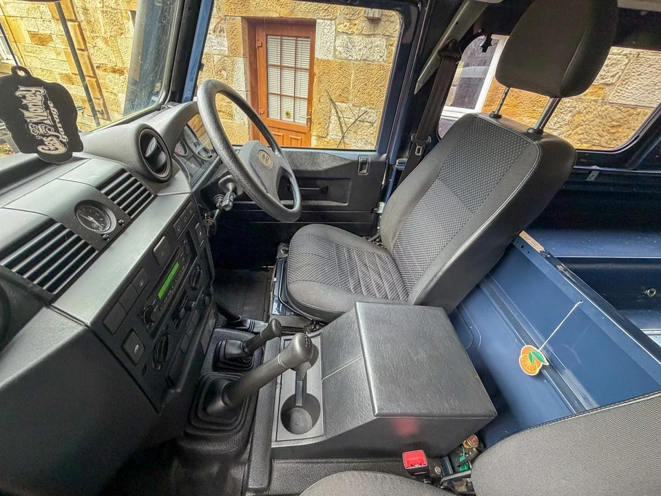 2010 Land Rover Defender 110 - Image 3 of 30