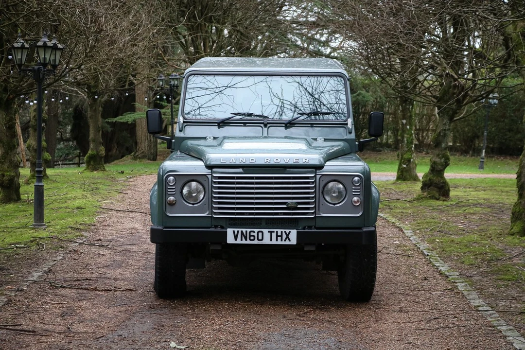 2010 Land Rover Defender 110 - Image 5 of 30
