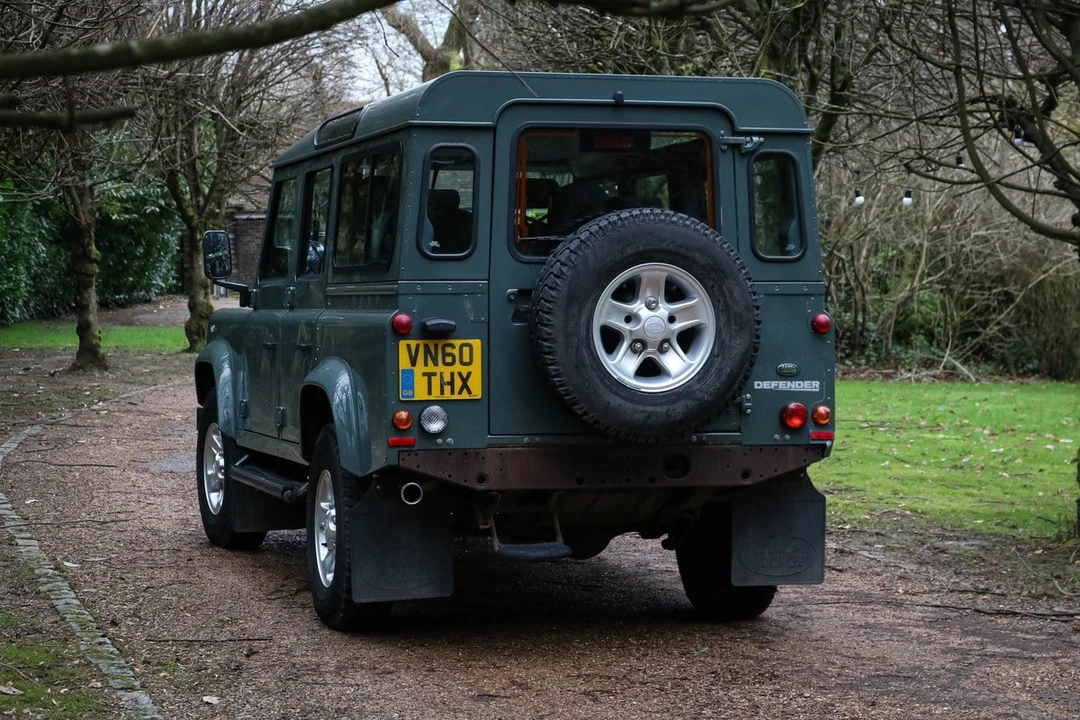 2010 Land Rover Defender 110 - Image 8 of 30