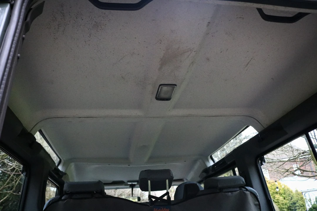 2010 Land Rover Defender 110 - Image 26 of 30