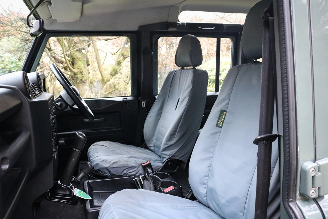 2010 Land Rover Defender 110 - Image 28 of 30
