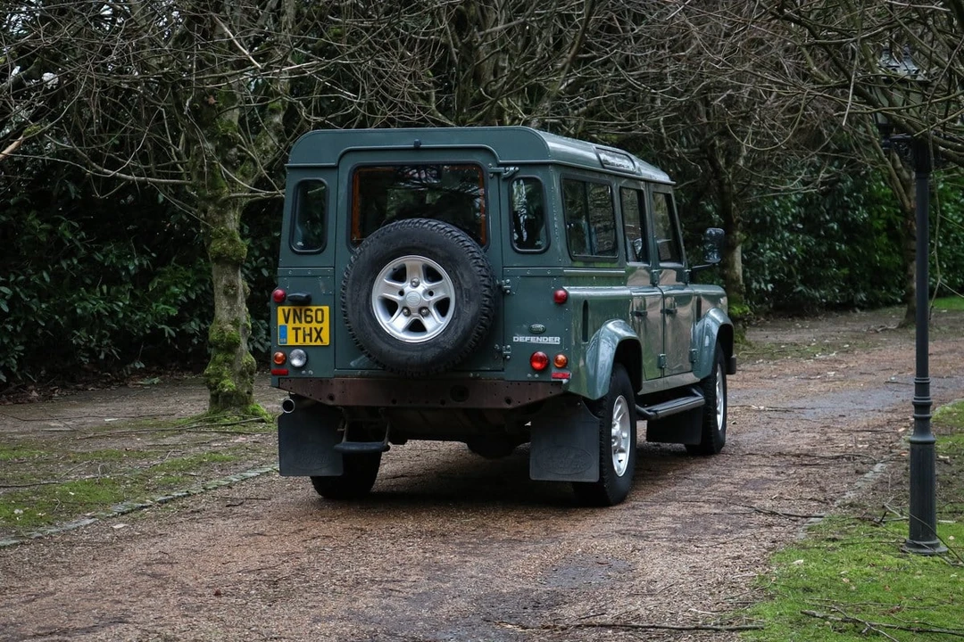 2010 Land Rover Defender 110 - Image 9 of 30