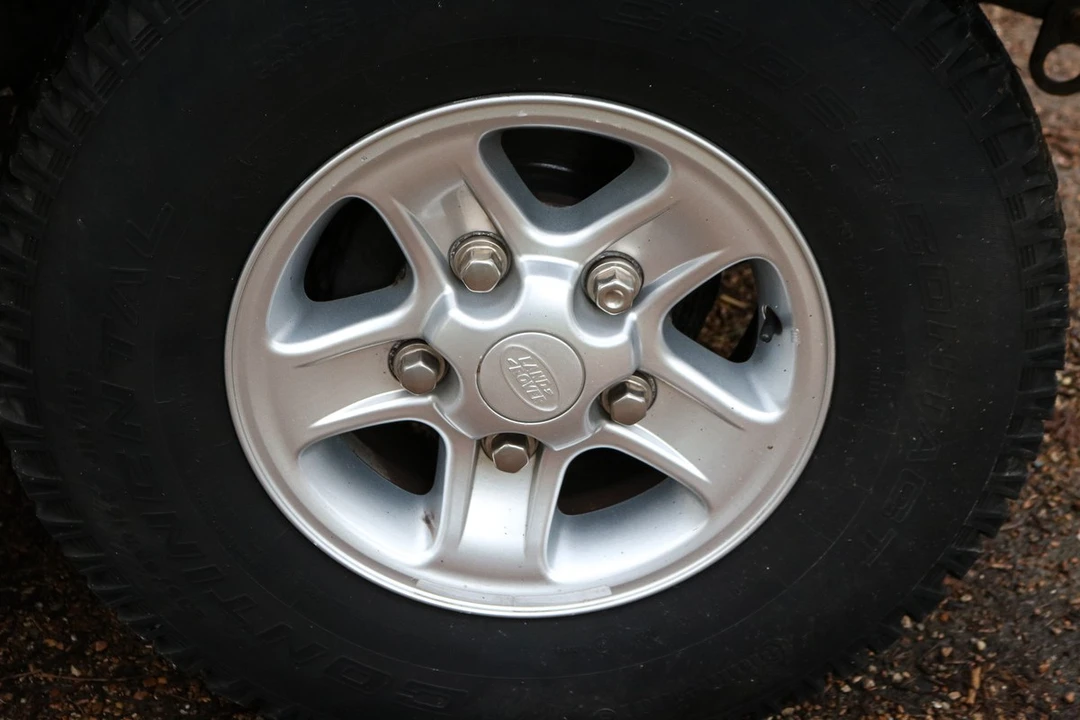 2010 Land Rover Defender 110 - Image 11 of 30