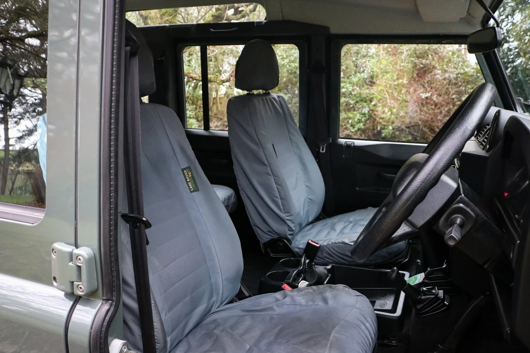 2010 Land Rover Defender 110 - Image 27 of 30