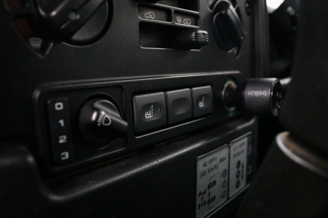 2010 Land Rover Defender 110 - Image 22 of 30