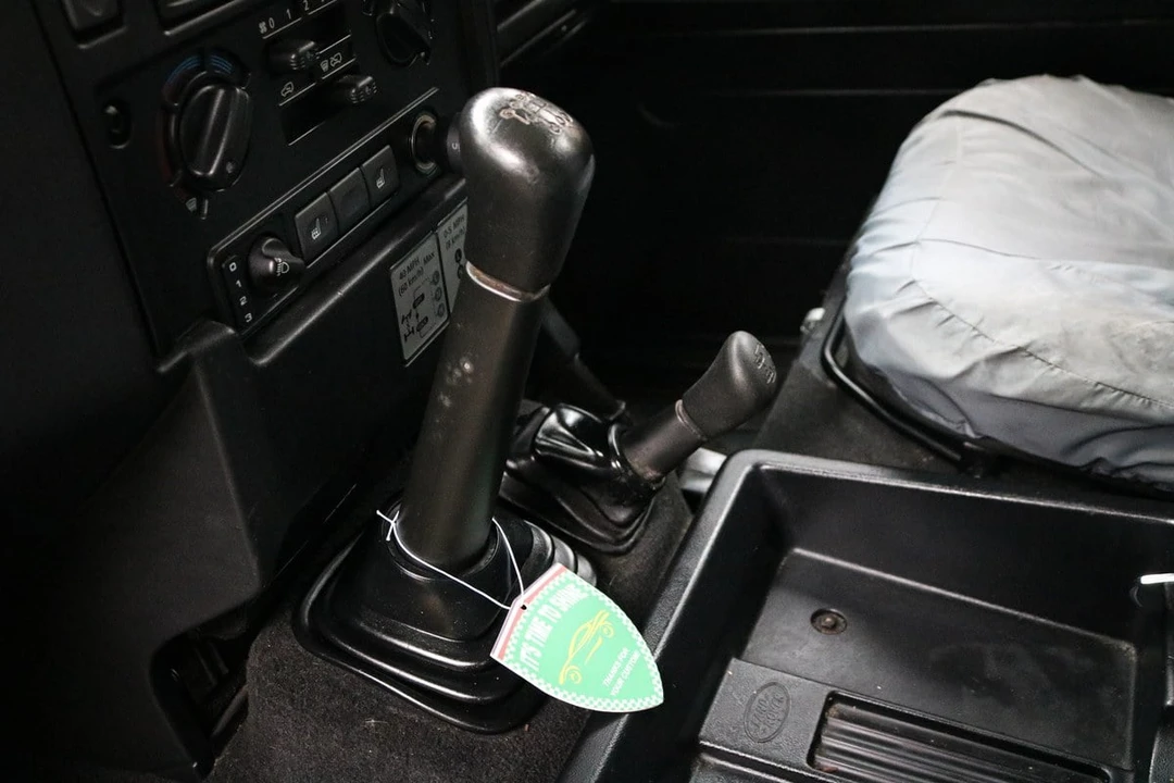 2010 Land Rover Defender 110 - Image 23 of 30