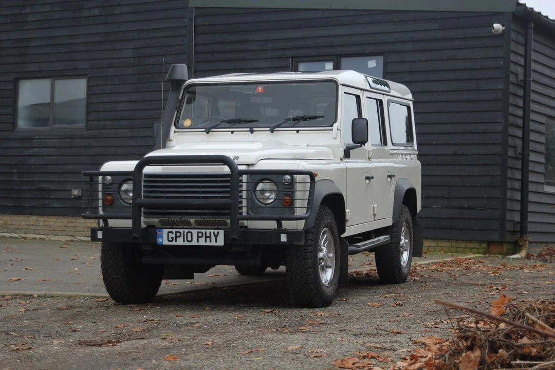 2010 Land Rover Defender 110 - Image 7 of 30