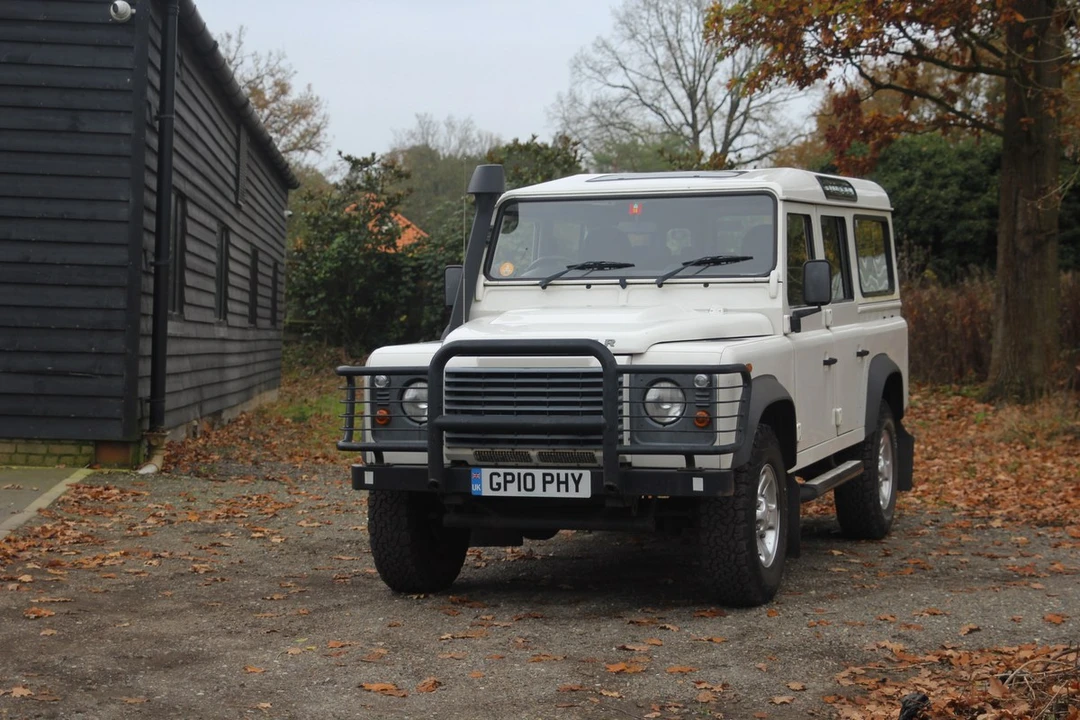 2010 Land Rover Defender 110 - Image 14 of 30