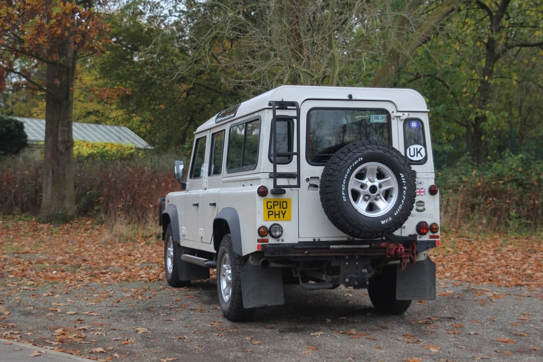 2010 Land Rover Defender 110 - Image 26 of 30