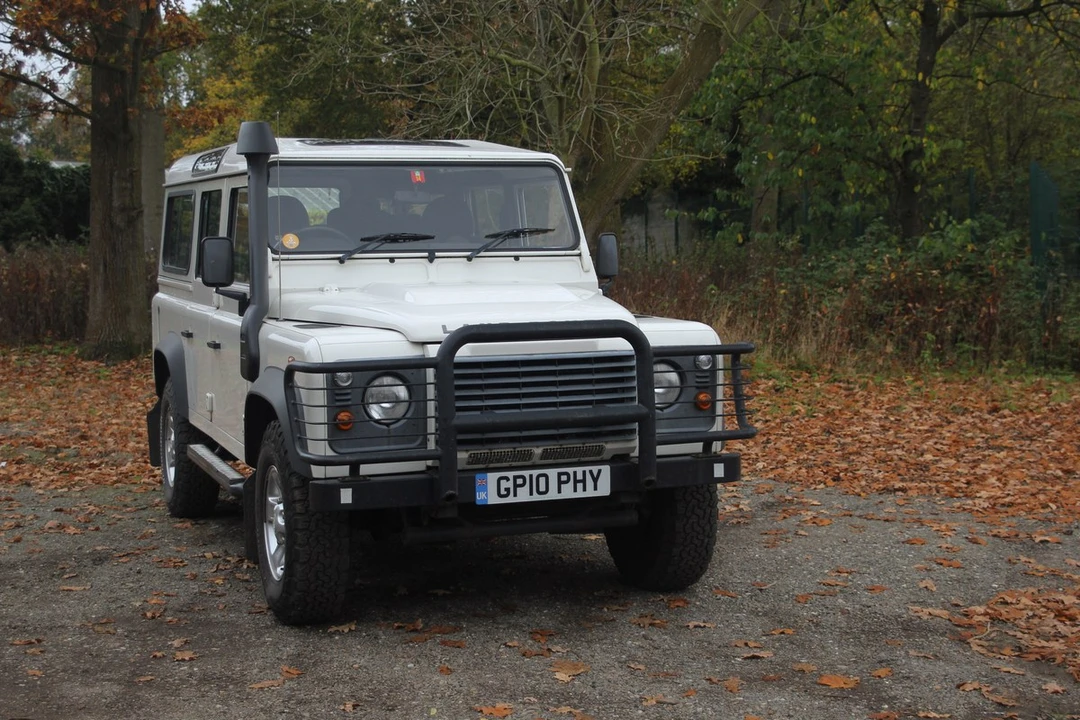 2010 Land Rover Defender 110 - Image 11 of 30