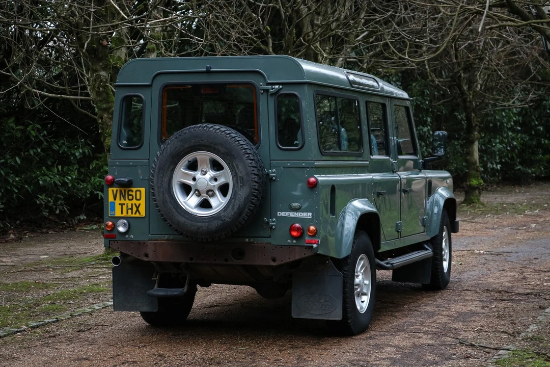 2010 Land Rover Defender 110 - Image 10 of 30