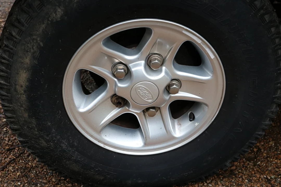 2010 Land Rover Defender 110 - Image 12 of 30