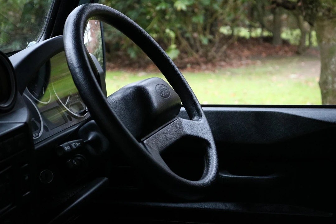 2010 Land Rover Defender 110 - Image 18 of 30