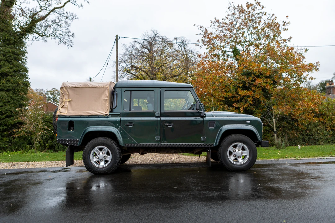 2010 Land Rover Defender 110 - Image 4 of 31