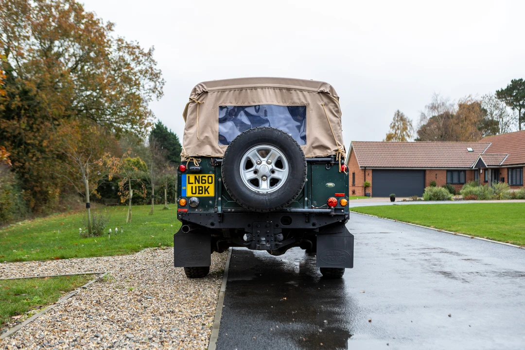 2010 Land Rover Defender 110 - Image 6 of 31