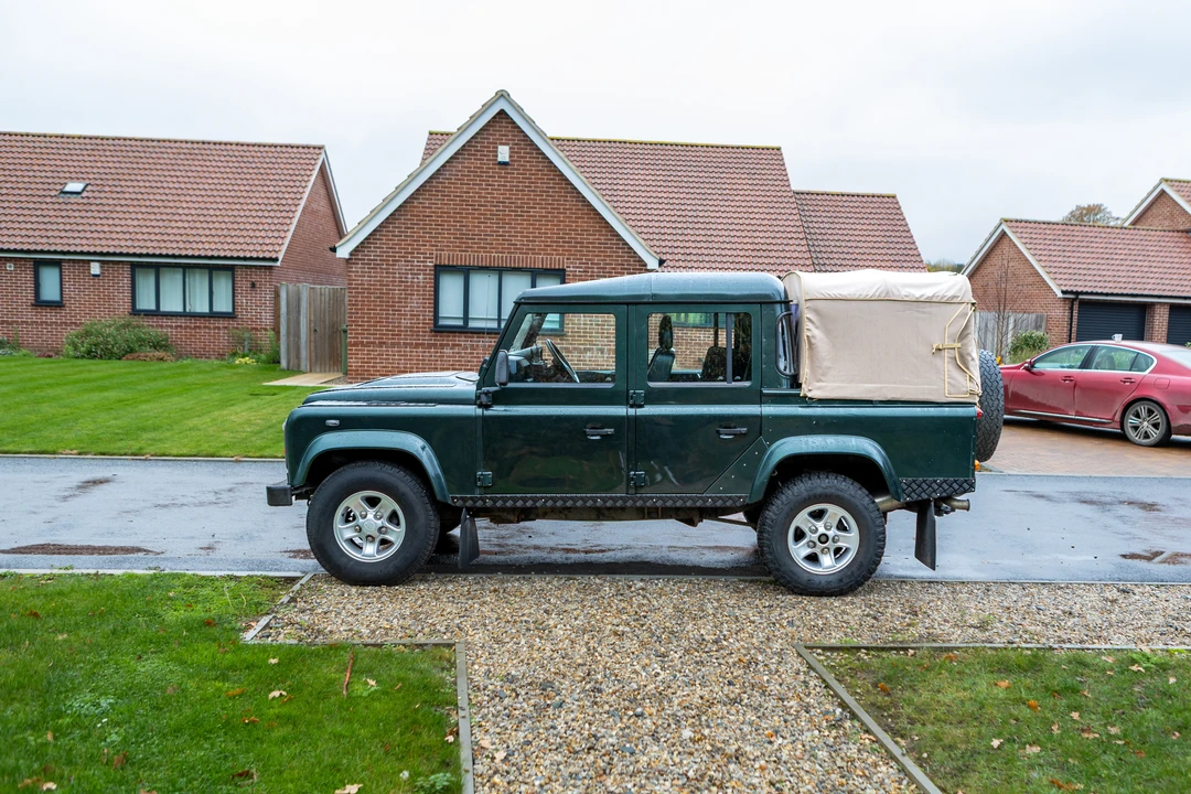 2010 Land Rover Defender 110 - Image 8 of 31