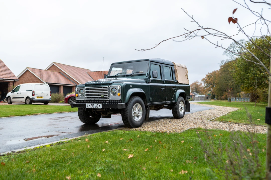 2010 Land Rover Defender 110 - Image 9 of 31