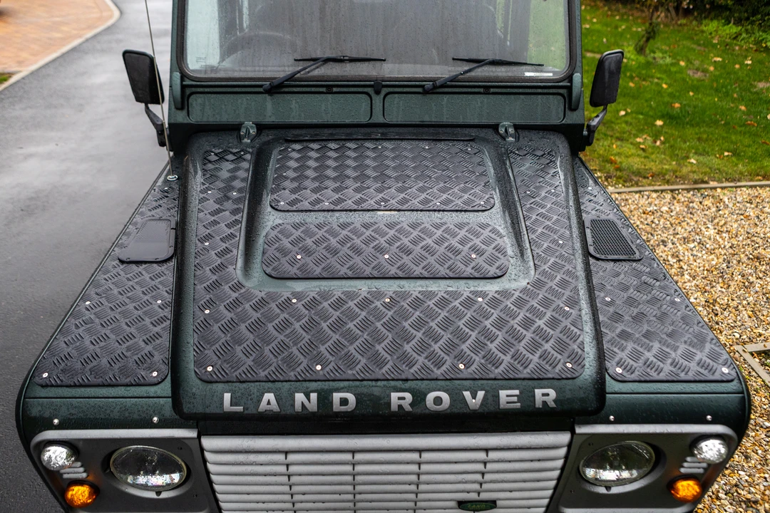 2010 Land Rover Defender 110 - Image 12 of 31