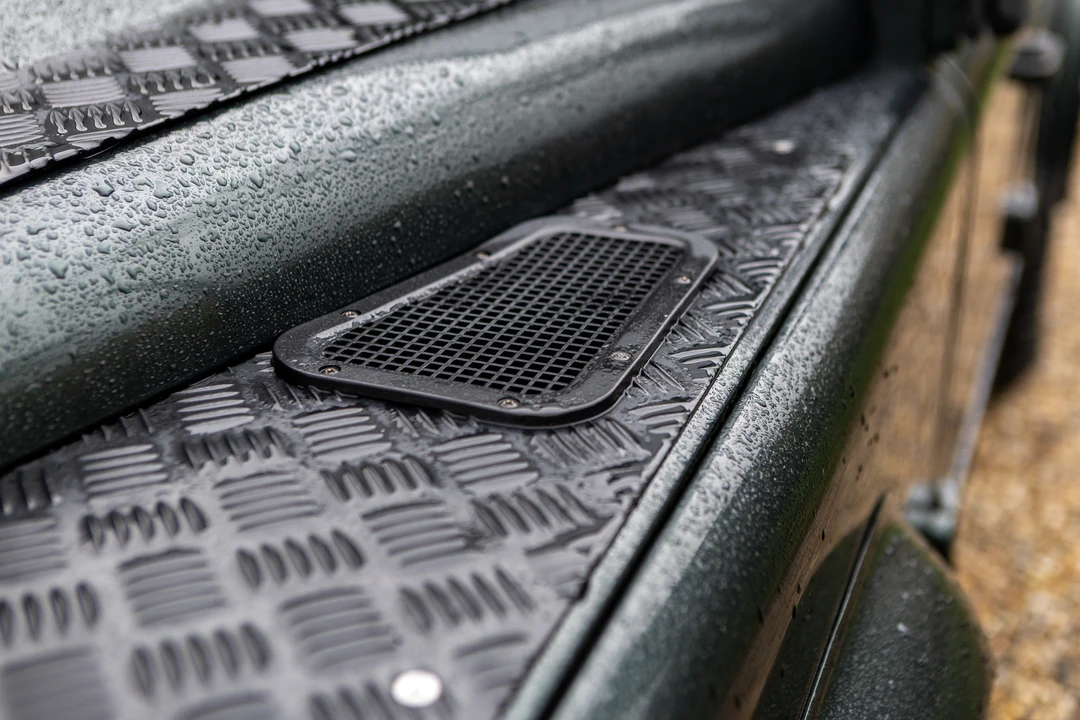 2010 Land Rover Defender 110 - Image 13 of 31