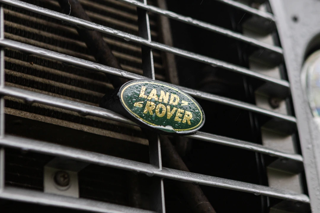 2010 Land Rover Defender 110 - Image 14 of 31