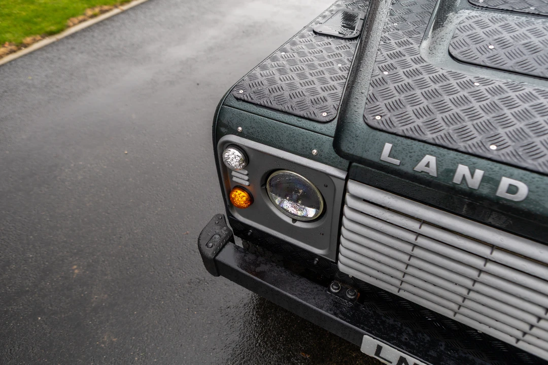2010 Land Rover Defender 110 - Image 15 of 31