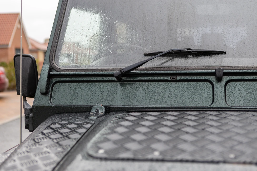 2010 Land Rover Defender 110 - Image 17 of 31