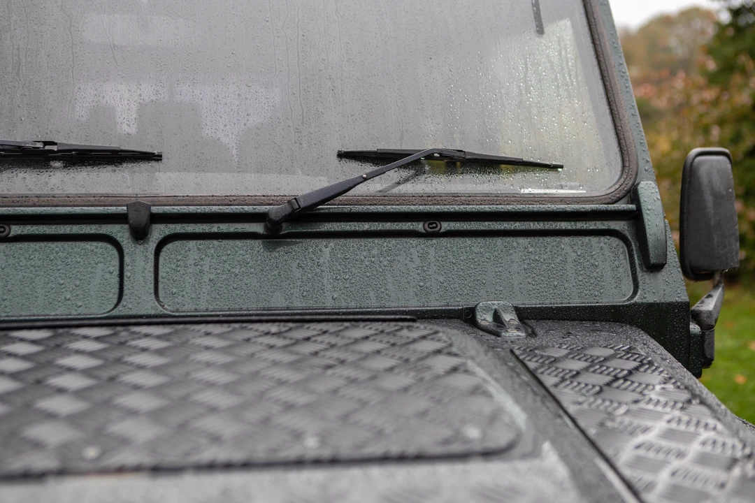 2010 Land Rover Defender 110 - Image 18 of 31