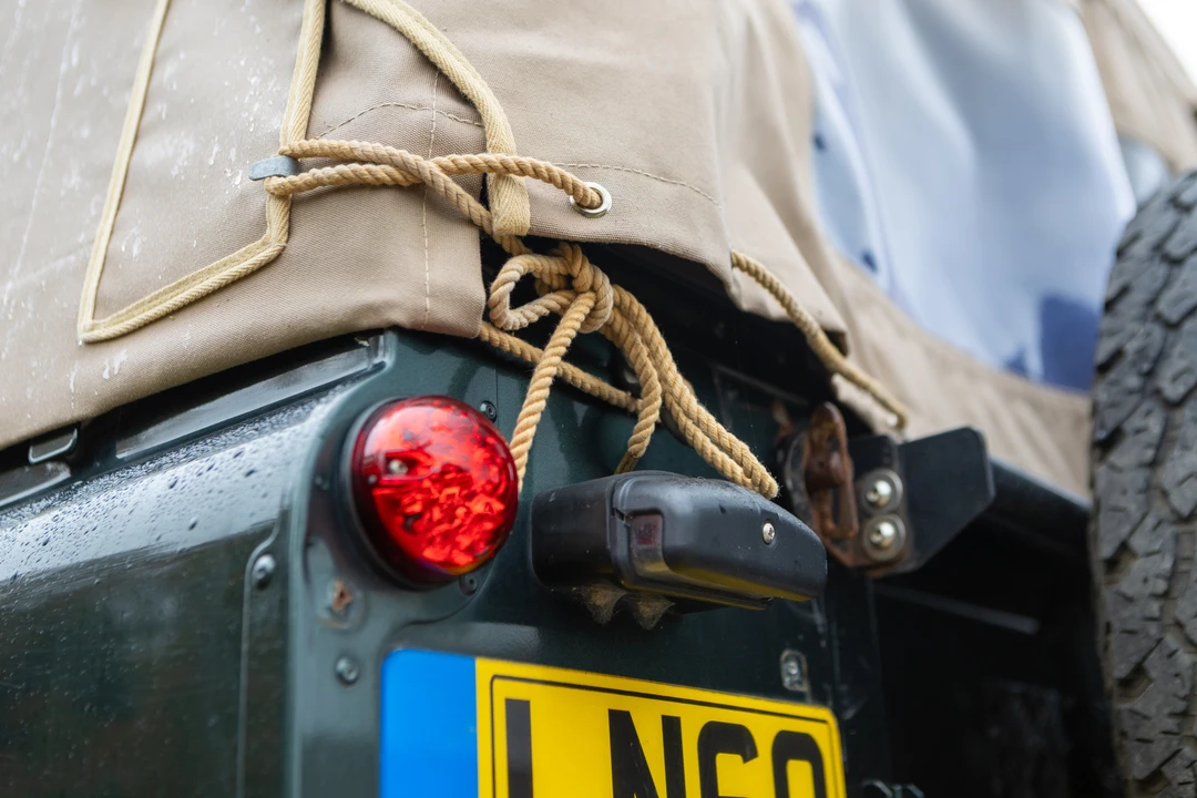 2010 Land Rover Defender 110 - Image 22 of 31