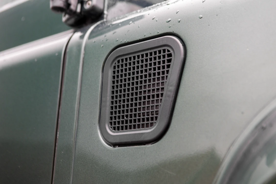 2010 Land Rover Defender 110 - Image 30 of 31