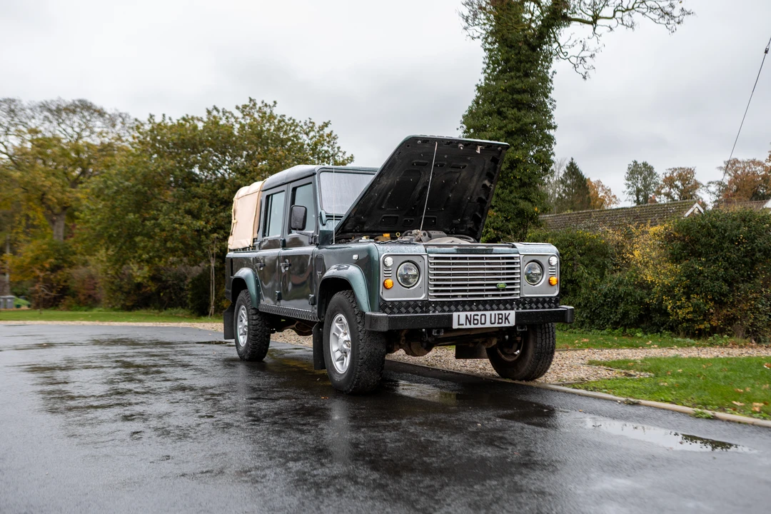 2010 Land Rover Defender 110 - Image 10 of 31