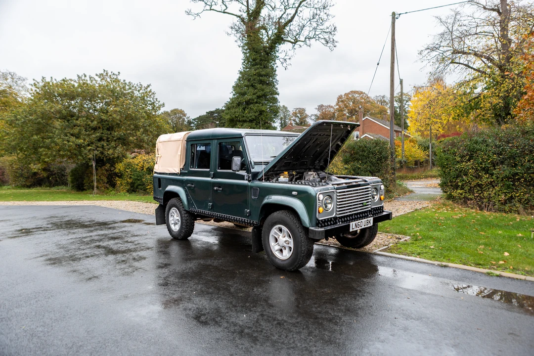2010 Land Rover Defender 110 - Image 11 of 31