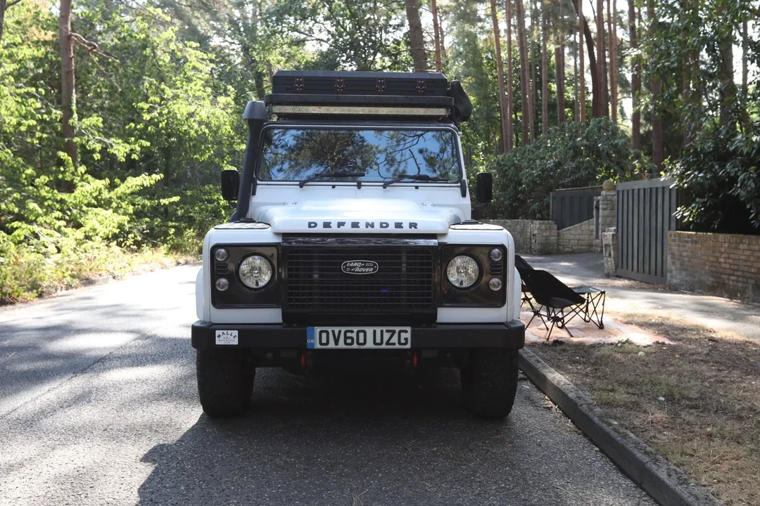 2010 Land Rover Defender 110 - Image 8 of 31