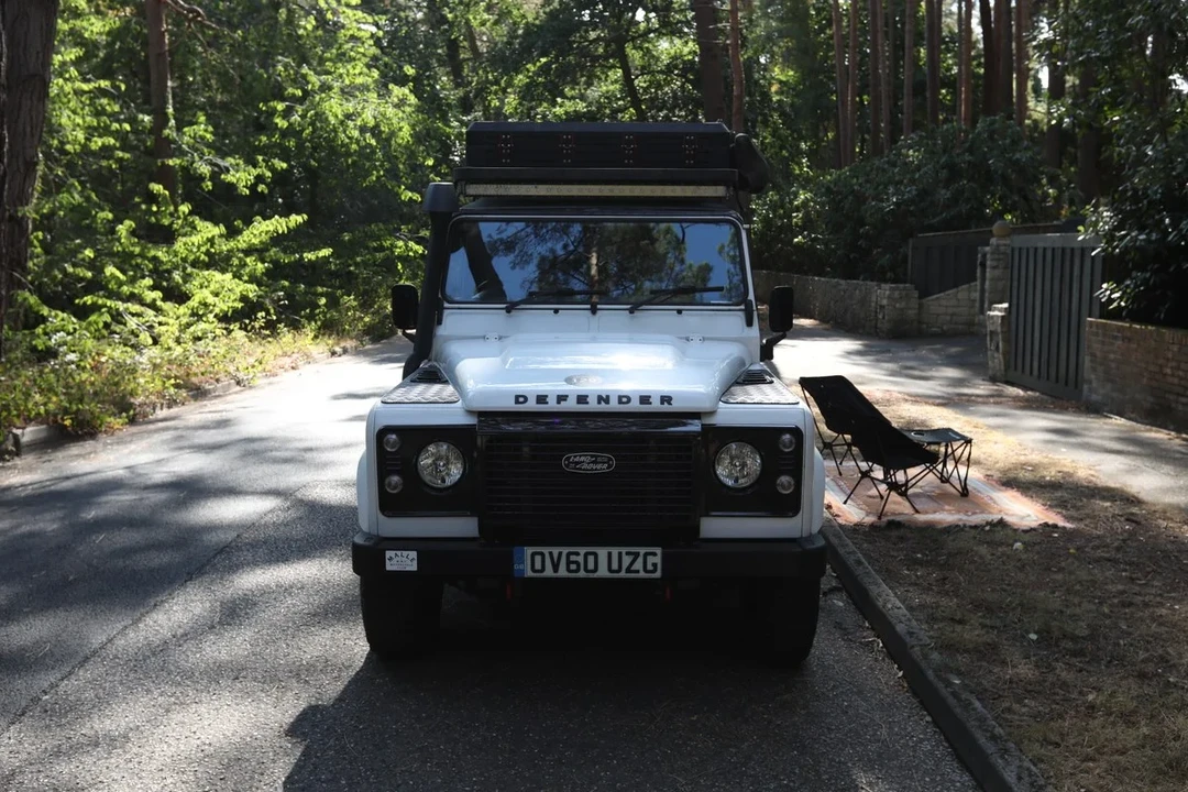 2010 Land Rover Defender 110 - Image 12 of 31