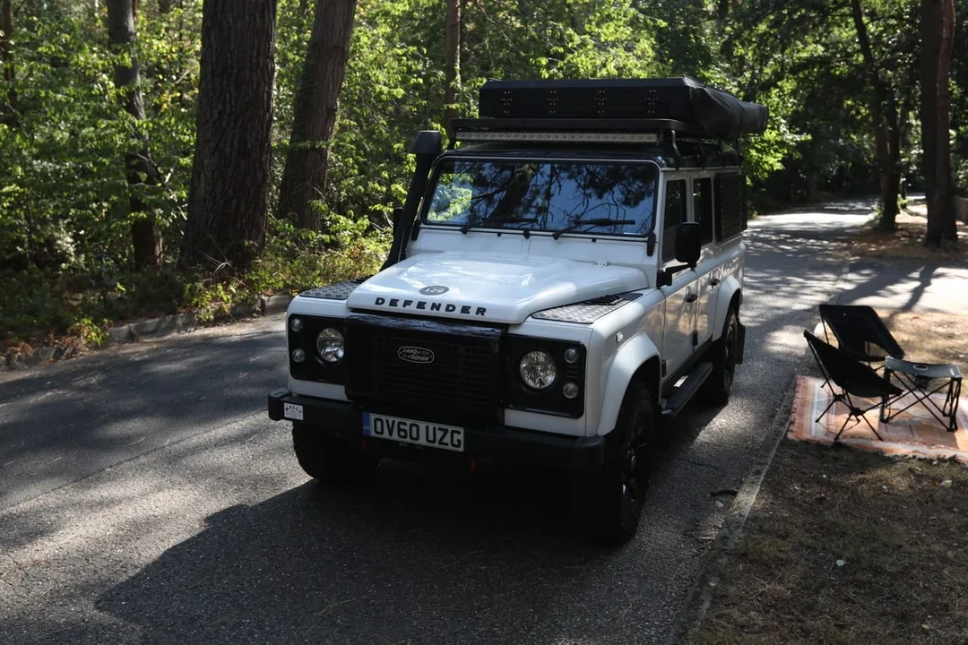 2010 Land Rover Defender 110 - Image 13 of 31