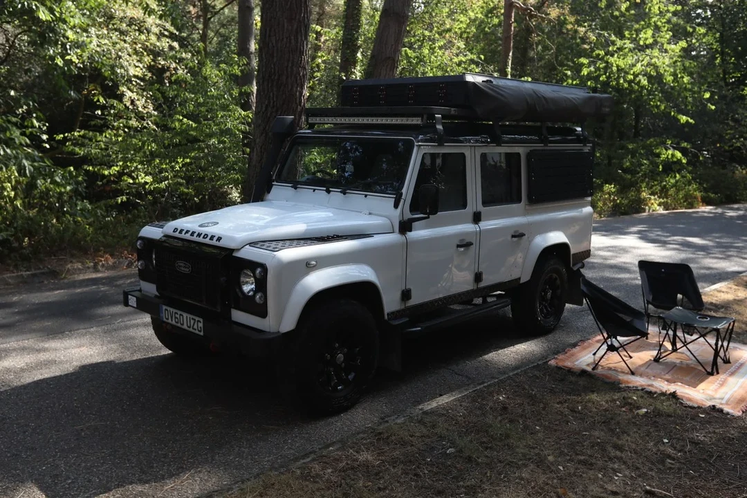 2010 Land Rover Defender 110 - Image 14 of 31
