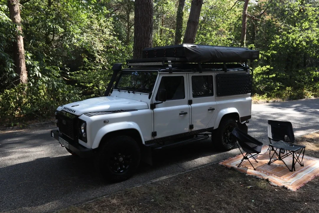2010 Land Rover Defender 110 - Image 7 of 31