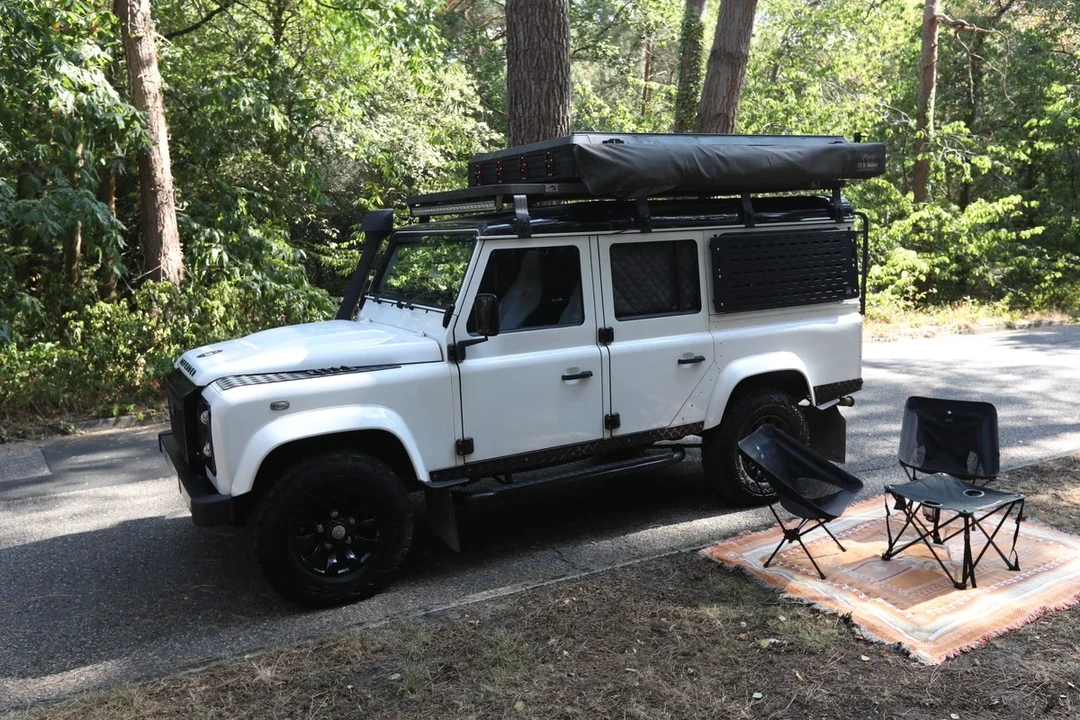 2010 Land Rover Defender 110 - Image 16 of 31