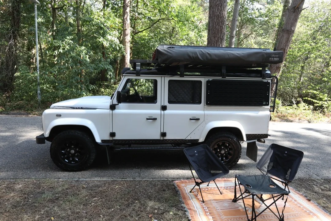2010 Land Rover Defender 110 - Image 17 of 31