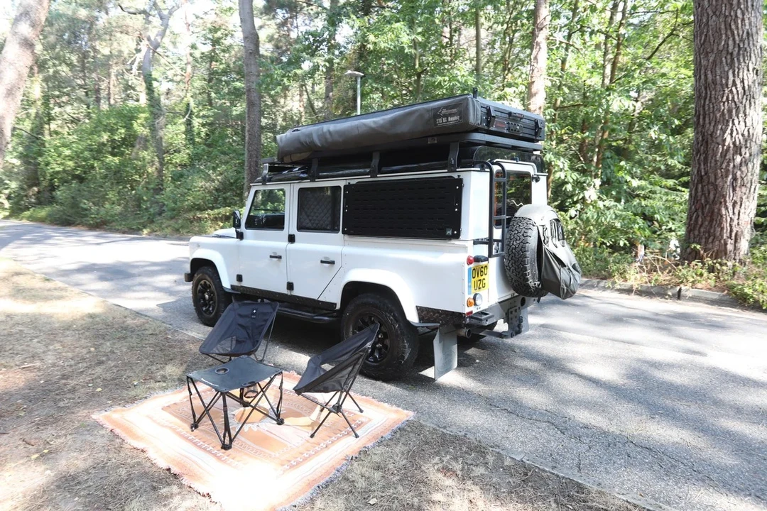 2010 Land Rover Defender 110 - Image 10 of 31