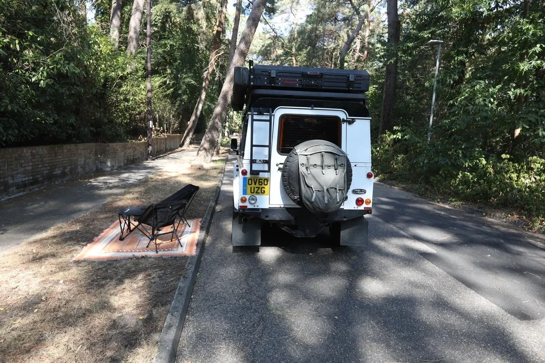 2010 Land Rover Defender 110 - Image 23 of 31