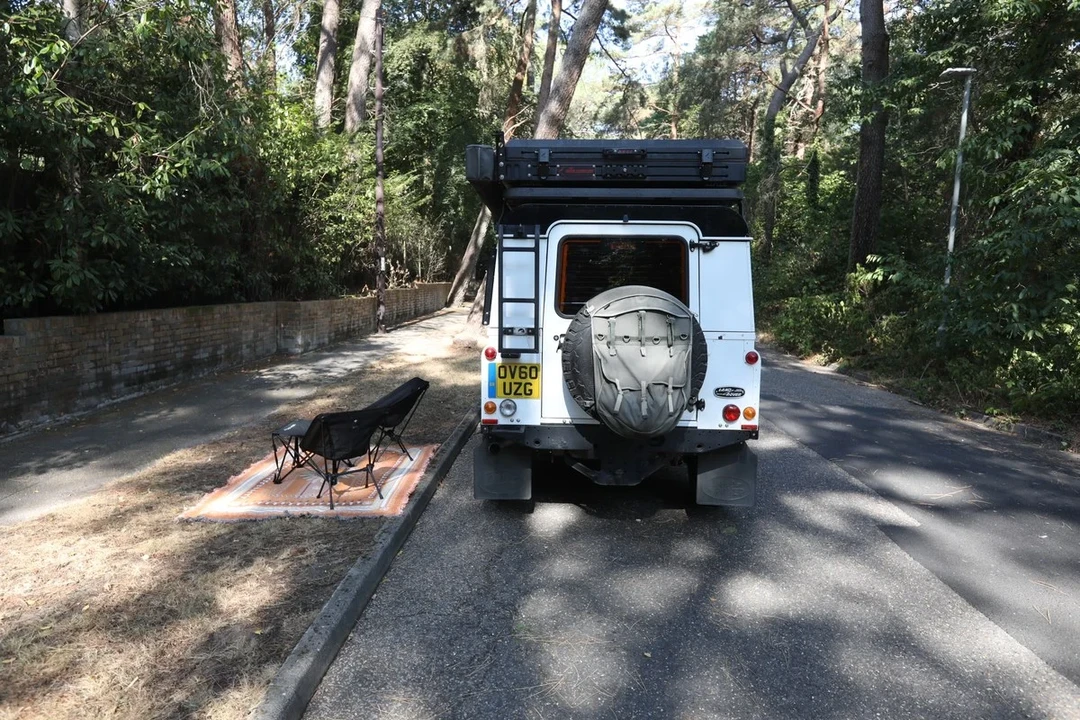 2010 Land Rover Defender 110 - Image 24 of 31