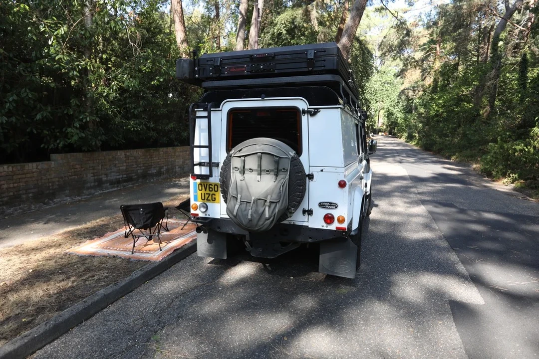 2010 Land Rover Defender 110 - Image 25 of 31