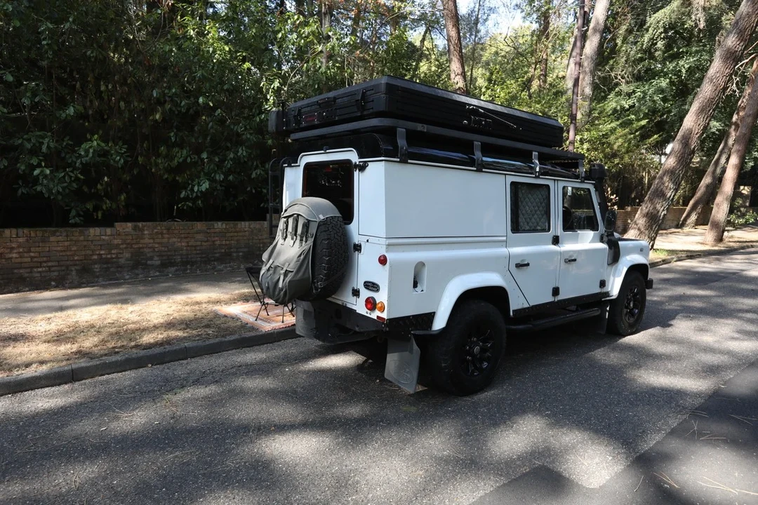2010 Land Rover Defender 110 - Image 27 of 31