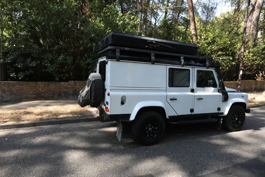 2010 Land Rover Defender 110 - Image 28 of 31