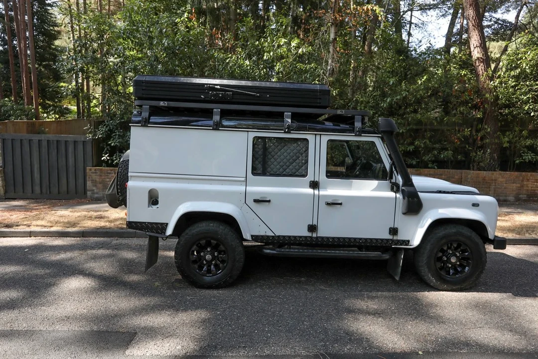 2010 Land Rover Defender 110 - Image 29 of 31