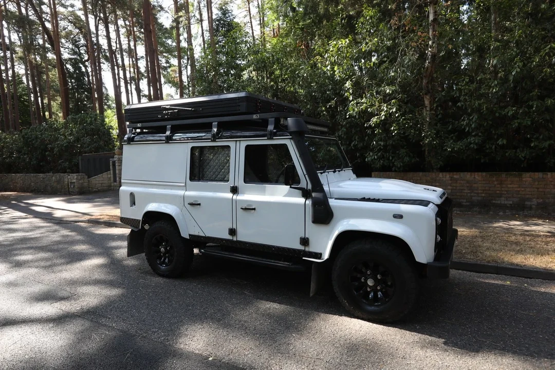 2010 Land Rover Defender 110 - Image 6 of 31